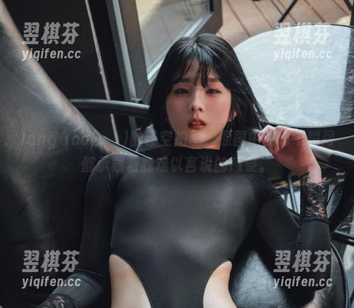 Jang Joo(장주)的镂空拍摄，原图中的每个瞬间都承载着我难以言说的感受。